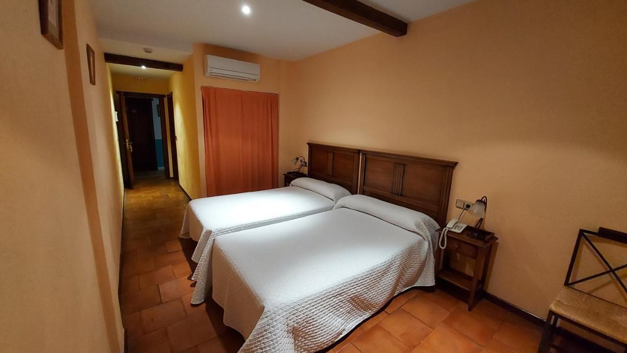 Hotel Rural Carlos I Garganta la Olla Bagian luar foto