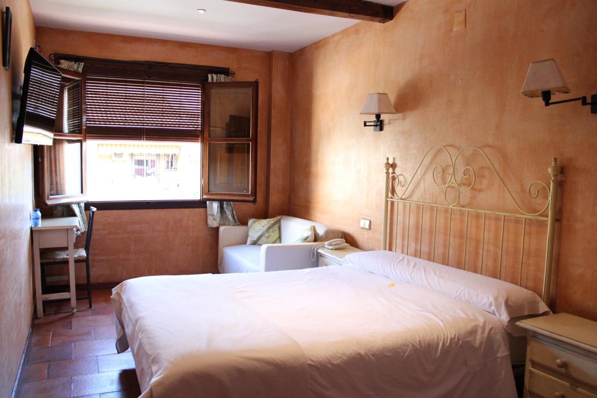 Hotel Rural Carlos I Garganta la Olla Bagian luar foto
