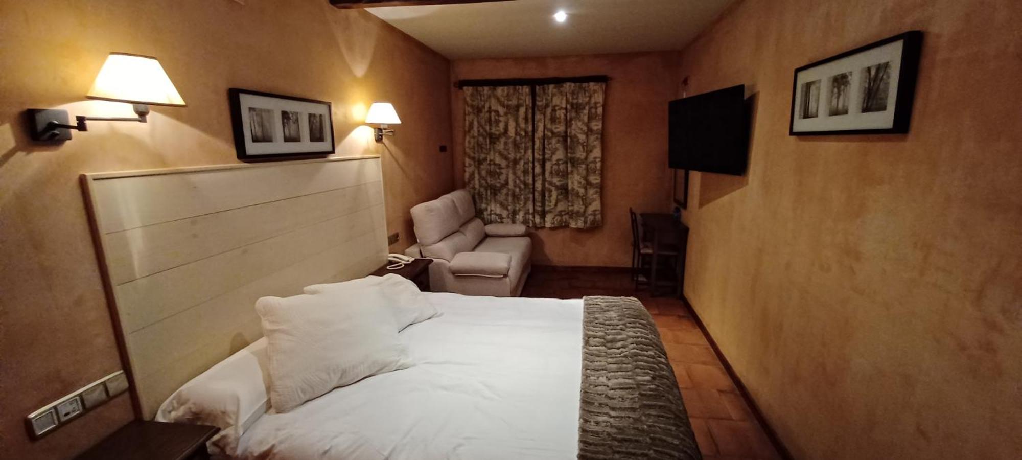 Hotel Rural Carlos I Garganta la Olla Bagian luar foto