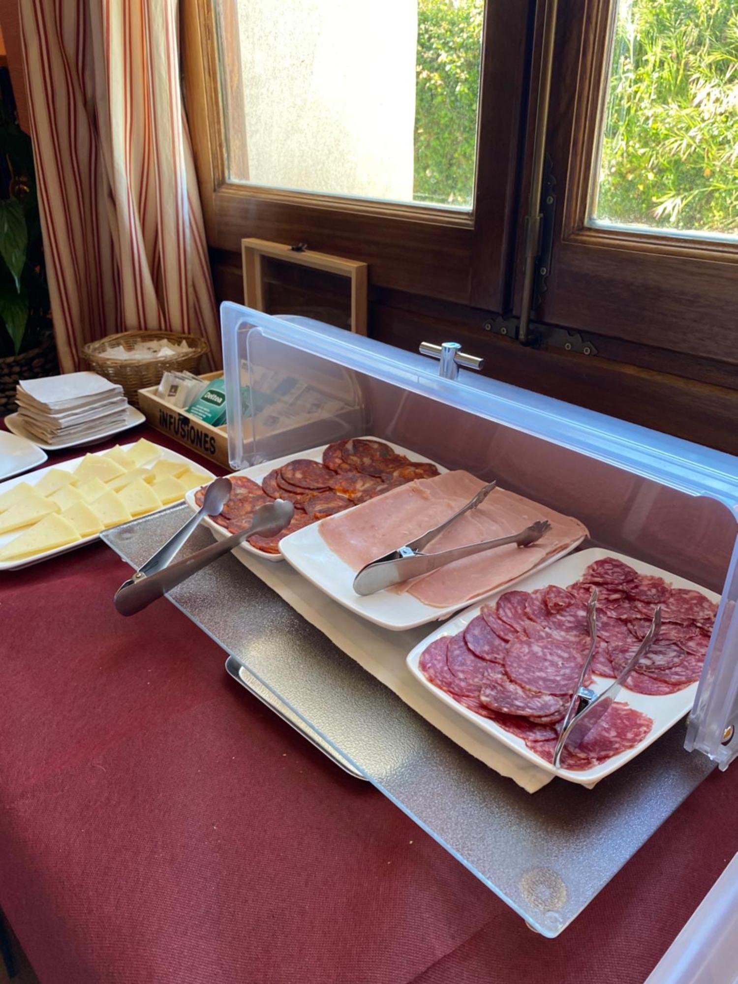 Hotel Rural Carlos I Garganta la Olla Bagian luar foto