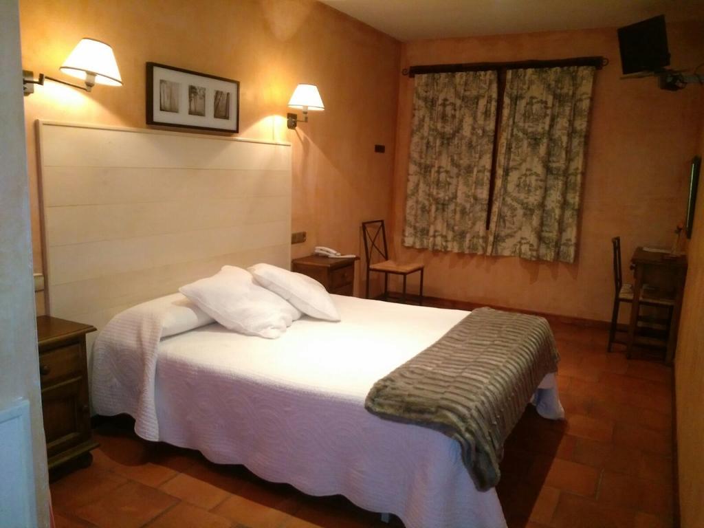 Hotel Rural Carlos I Garganta la Olla Bagian luar foto