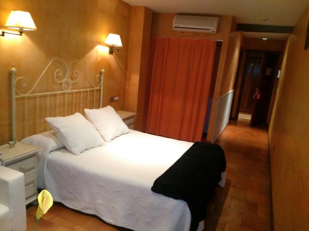 Hotel Rural Carlos I Garganta la Olla Bagian luar foto