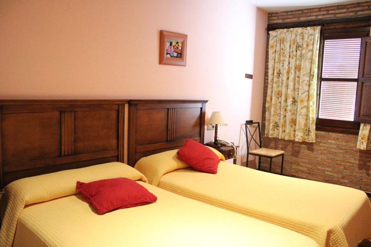 Hotel Rural Carlos I Garganta la Olla Bagian luar foto